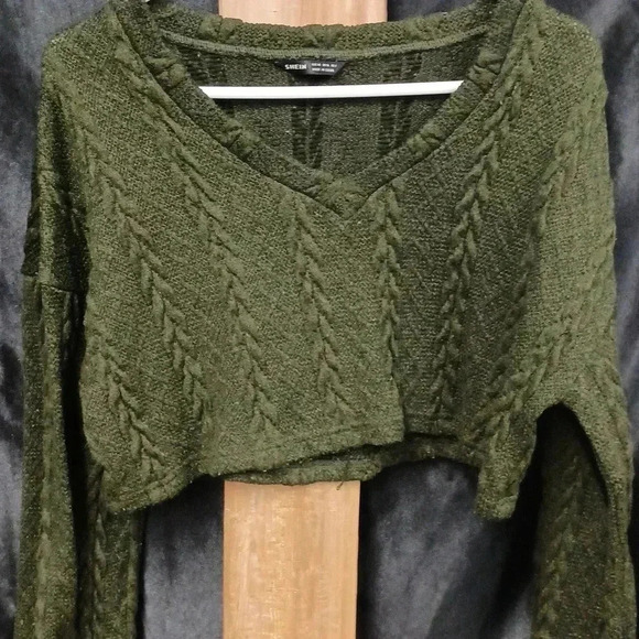 Green Shein long sleeve small midrift sweater like top - Picture 3 of 5